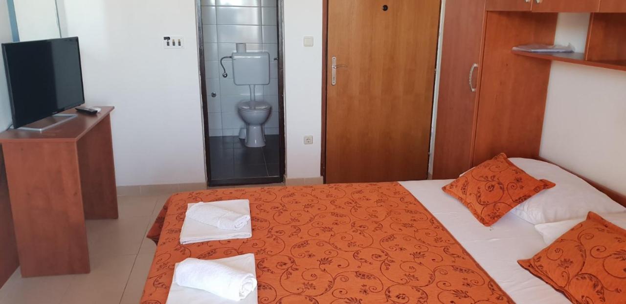 Bed and Breakfast Kuca Pecine Metajna Exterior foto