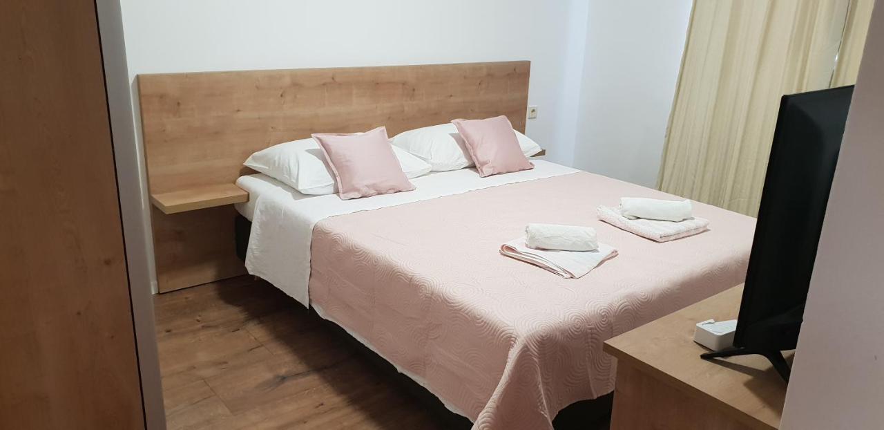Bed and Breakfast Kuca Pecine Metajna Exterior foto